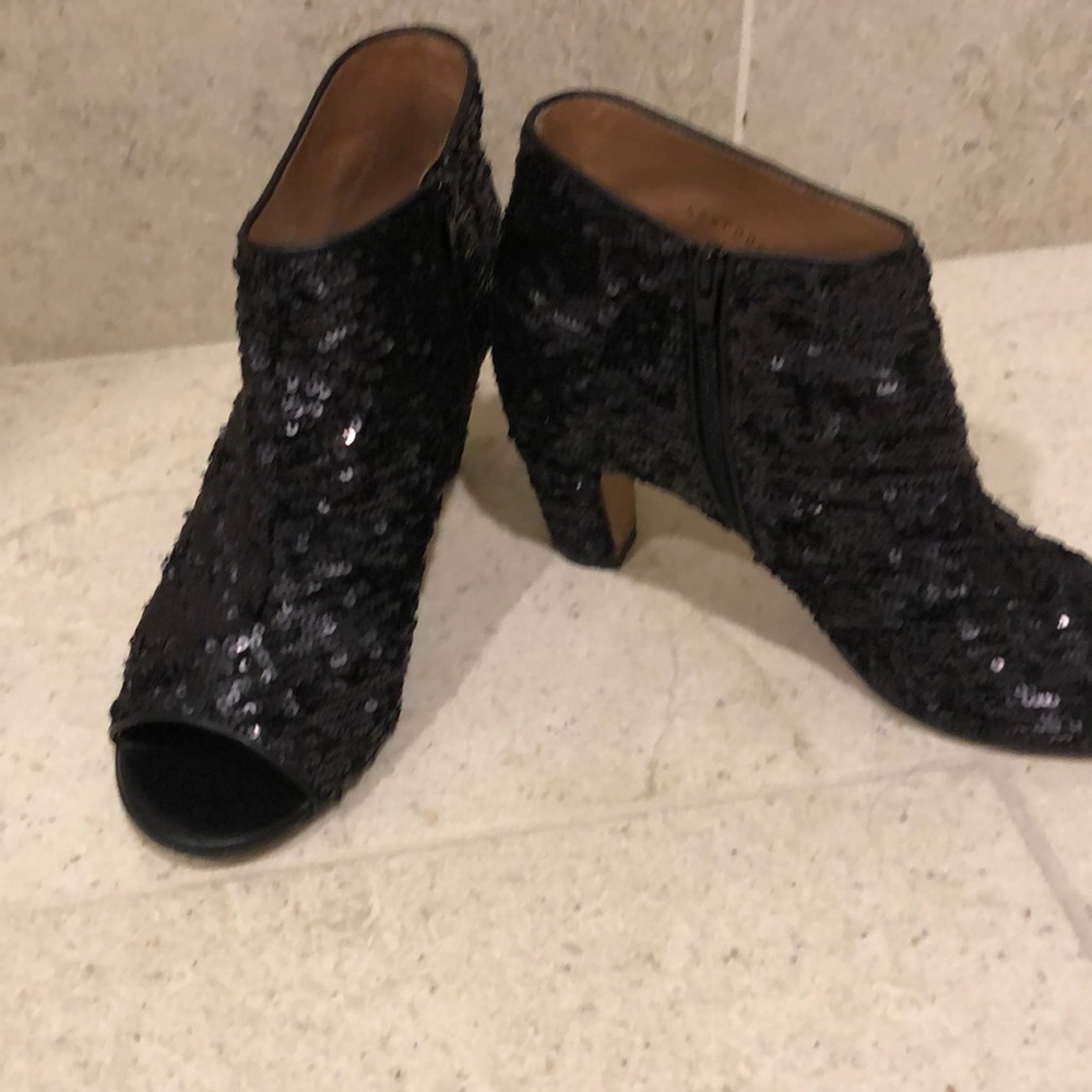 Ladies shoes